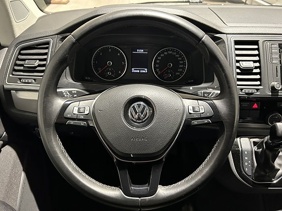 Volkswagen Multivan 10 of 30