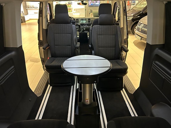 Volkswagen Multivan 27 of 30