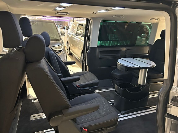 Volkswagen Multivan 30 of 30