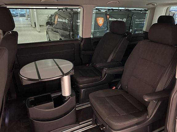 Volkswagen Multivan 16 of 30