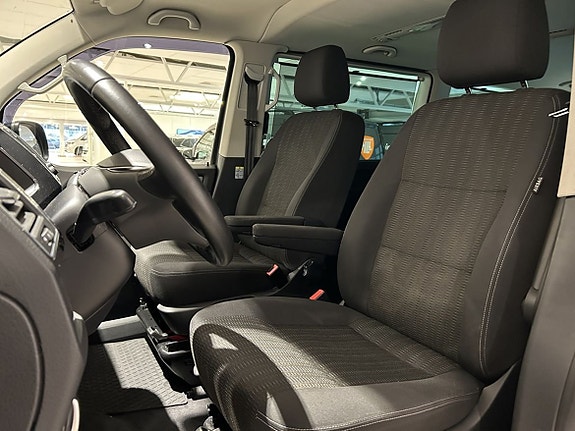 Volkswagen Multivan 13 of 30
