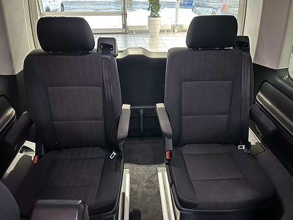 Volkswagen Multivan 18 of 30