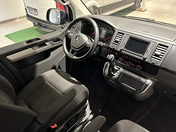 Volkswagen Multivan 12 of 30