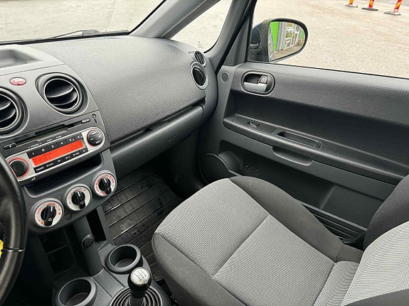 Mitsubishi Colt 12 of 12