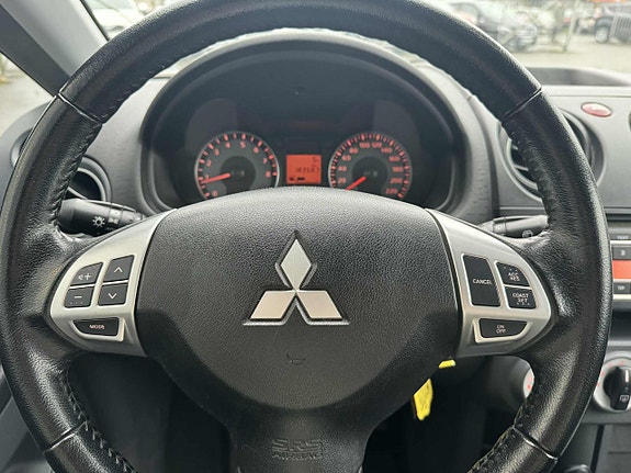 Mitsubishi Colt 9 of 12