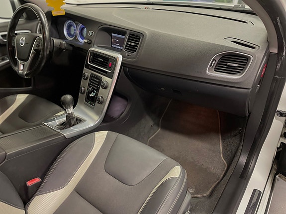Volvo S60 7 of 11