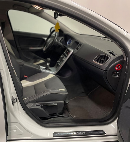 Volvo S60 9 of 11