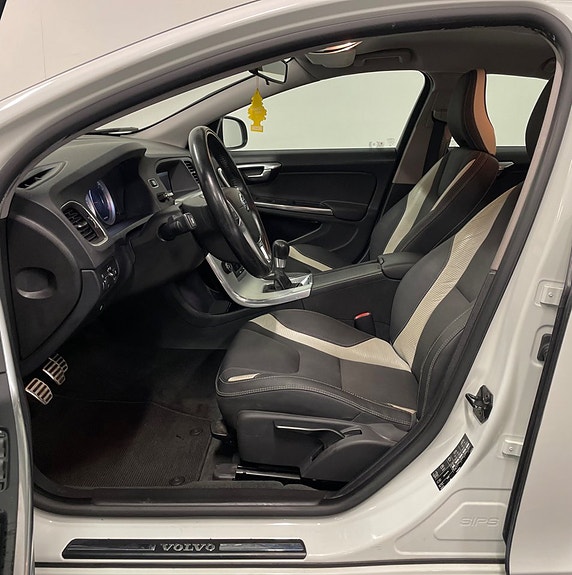 Volvo S60 8 of 11