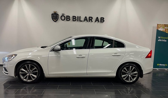 Volvo S60 4 of 5