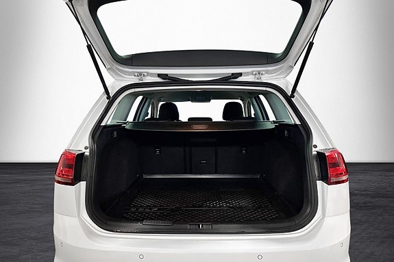 Volkswagen Golf VII 17 of 17