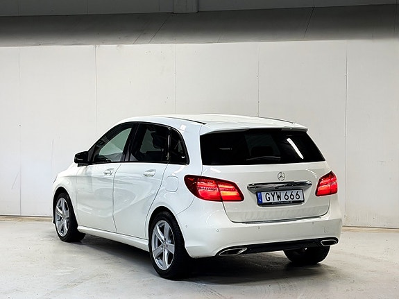 Mercedes-Benz B180 d 4 of 5