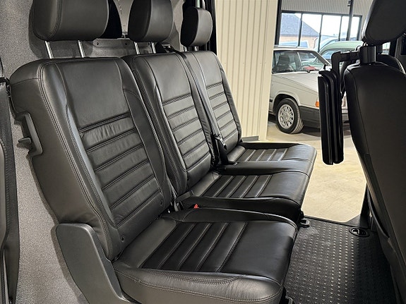 Volkswagen Transporter 9 of 16