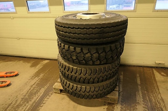 Blandade Märken Kompletta däck 13x22,5