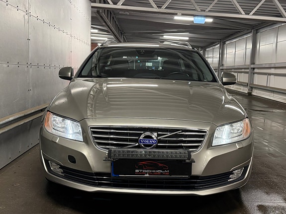 Volvo V70 3 of 5