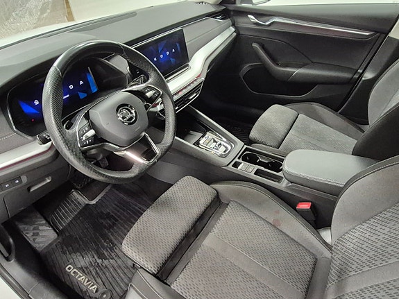 Skoda Octavia 2 of 5