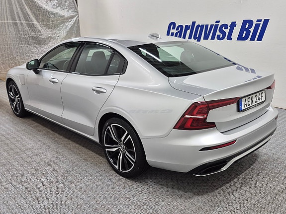 Volvo S60 2 of 5