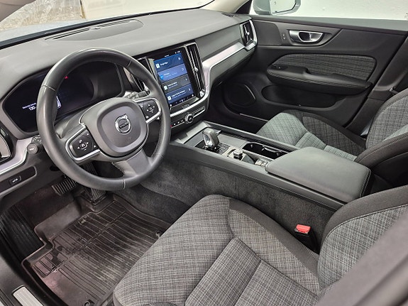 Volvo V60 2 of 8