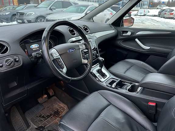 Ford S-MAX 8 of 25