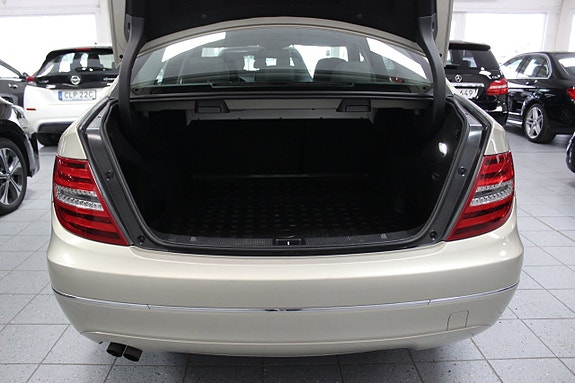 Mercedes-Benz C180 8 of 8