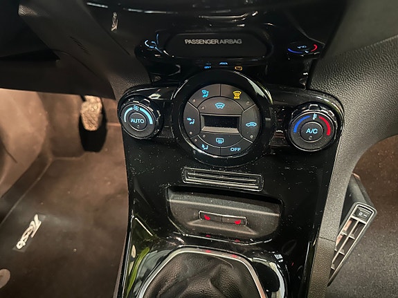 Ford Fiesta 10 of 13