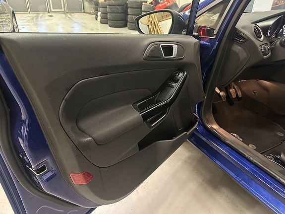Ford Fiesta 11 of 13