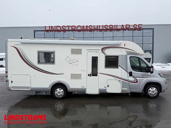 Rapido 7065FF Långbäddar med badrum bak 148hk