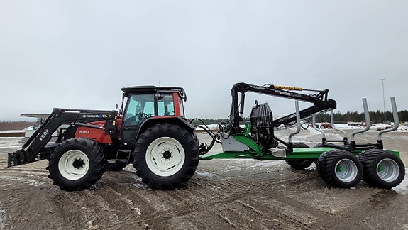 Skogsekipage Valtra 6850 HiTech / Twintrac / Lastare / Utnäs