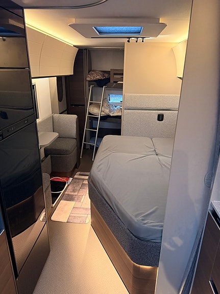 Adria Alpina 663 UK 3 of 12