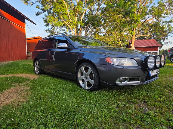 Volvo V70 3 of 3