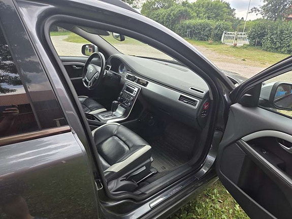 Volvo V70 6 of 8