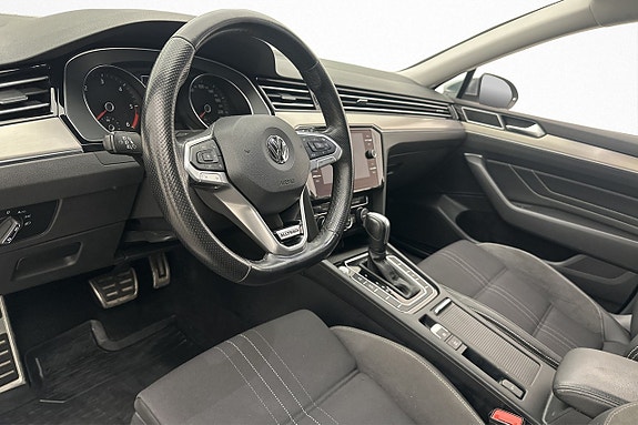 Volkswagen Passat Alltrack 11 of 29