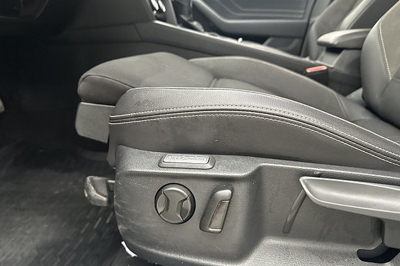 Volkswagen Passat Alltrack 12 of 29