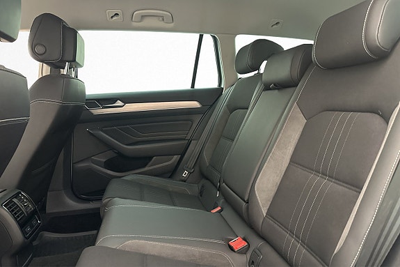 Volkswagen Passat Alltrack 22 of 29