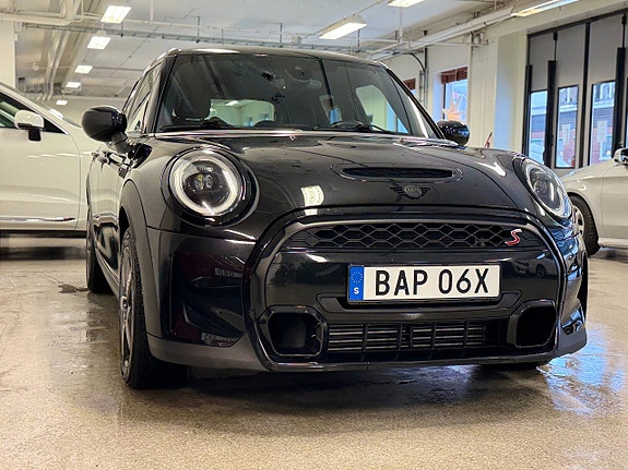 MINI Cooper S 5 of 5