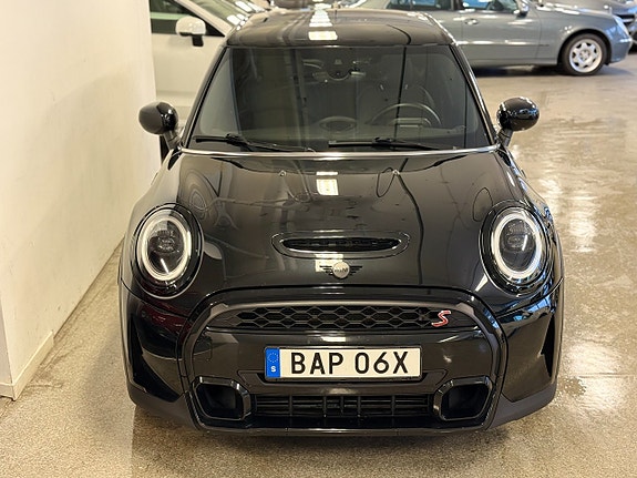 MINI Cooper S 4 of 5