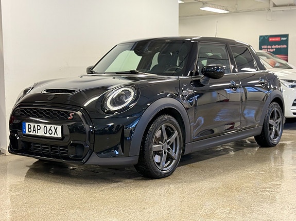 MINI Cooper S 3 of 5