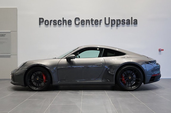 Porsche 911 Carrera 4 GTS 2 of 5