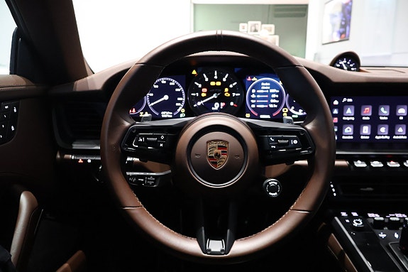 Porsche 911 Carrera 4 GTS 8 of 10