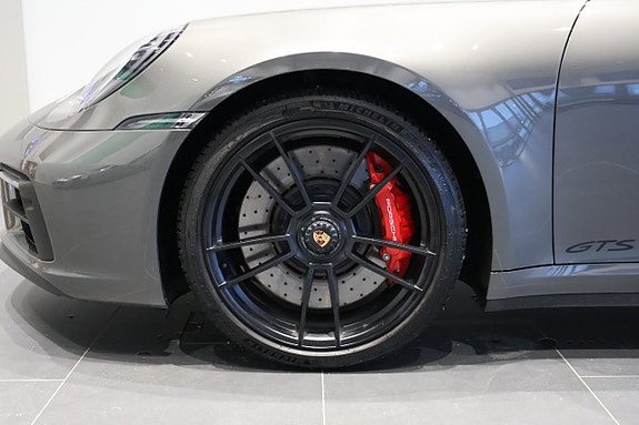 Porsche 911 Carrera 4 GTS 4 of 5