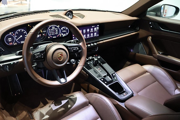 Porsche 911 Carrera 4 GTS 7 of 10