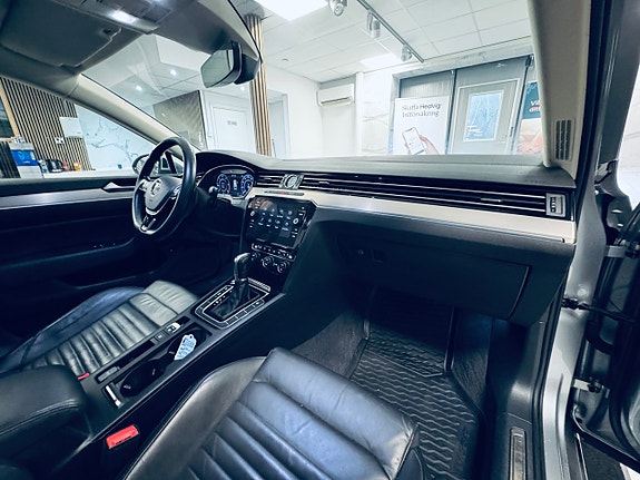 Volkswagen Passat Alltrack 21 of 29