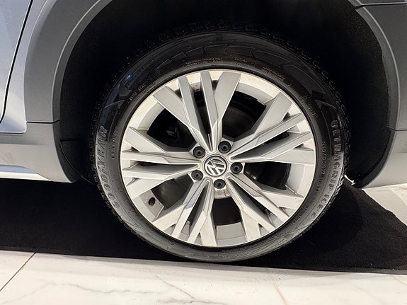 Volkswagen Passat Alltrack 11 of 29