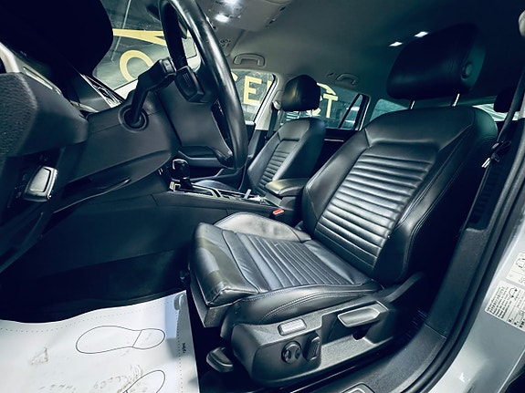 Volkswagen Passat Alltrack 12 of 29