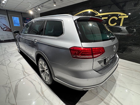 Volkswagen Passat Alltrack 3 of 5