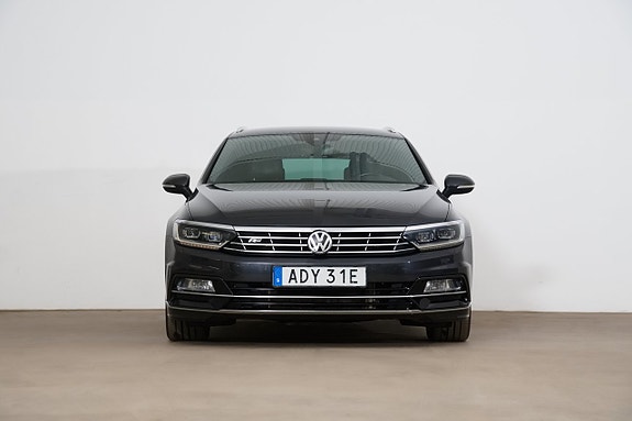 Volkswagen Passat 2 of 5