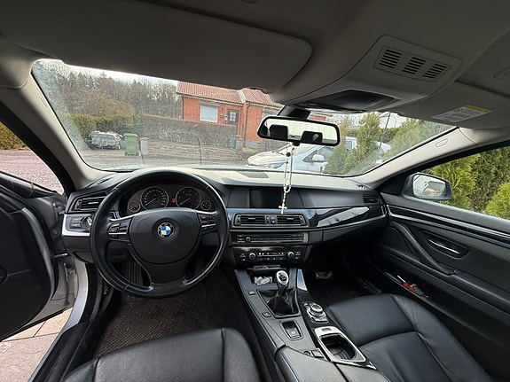 BMW 520d 3 of 5