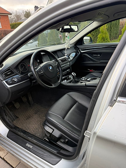 BMW 520d 4 of 5