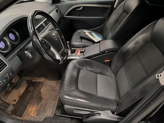 Volvo V70 7 of 10