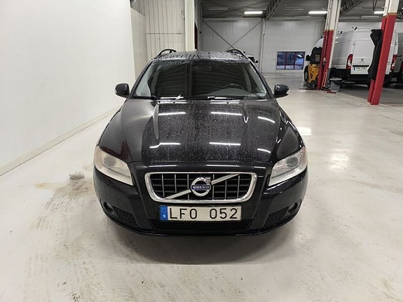 Volvo V70 2 of 10