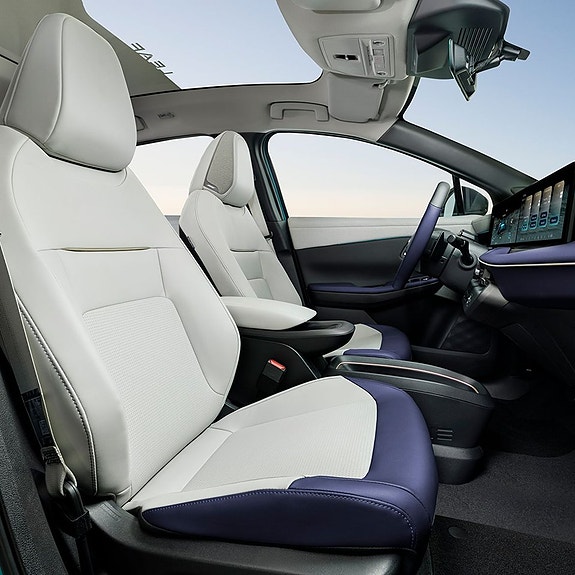 Nissan Leaf 7 of 16